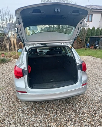 Opel Astra cena 24000 przebieg: 184000, rok produkcji 2014 z Poznań małe 46